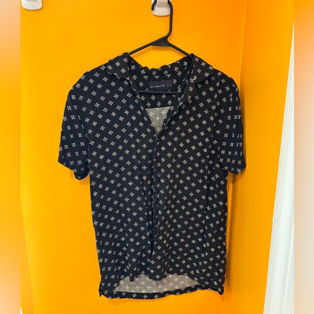 Abercrombie & Fitch S Men’s Woven Short-Sleeve Navy Print Button-Front Top